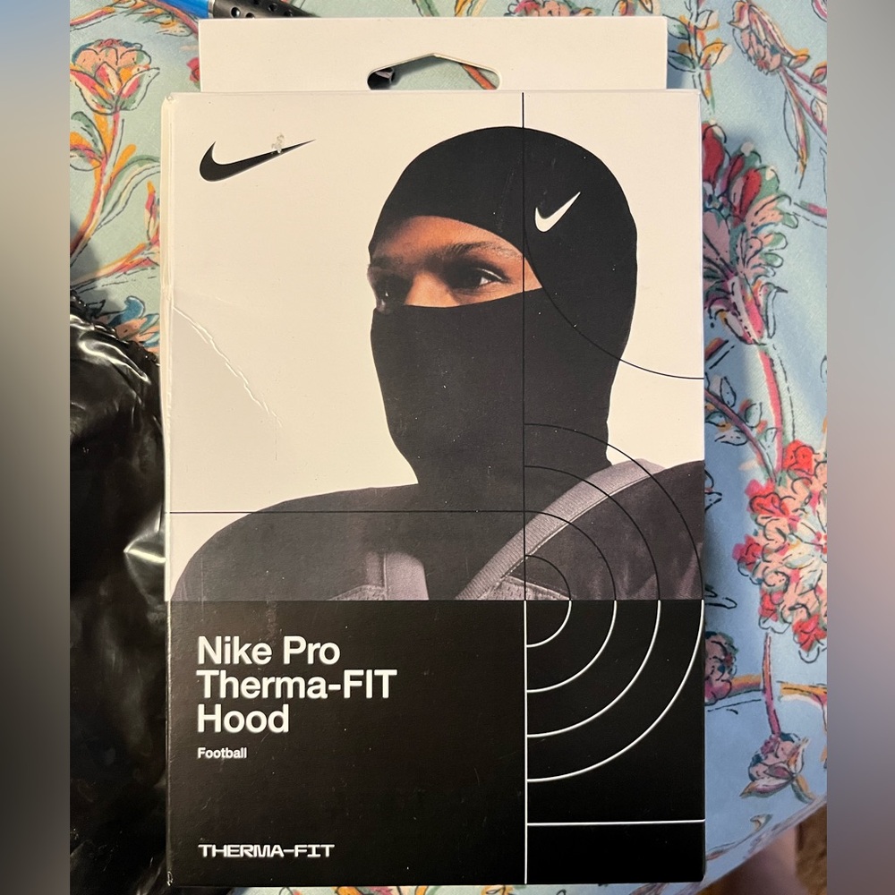 Nike Pro Therma-FIT Hood- Football- NIB